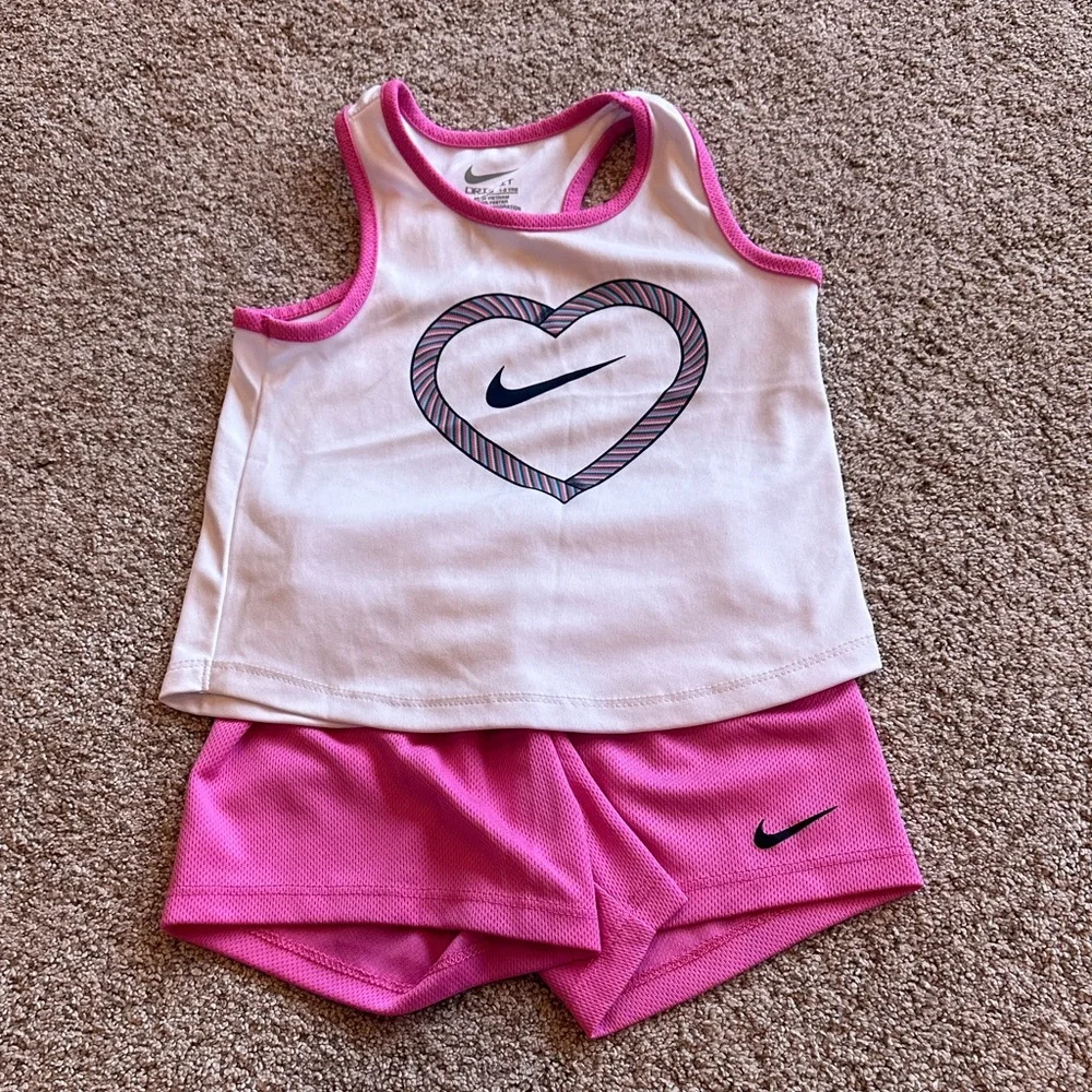 2t Nike Girls set BUNDLE! All three sets like new/gently worn - Picture 2 of 9